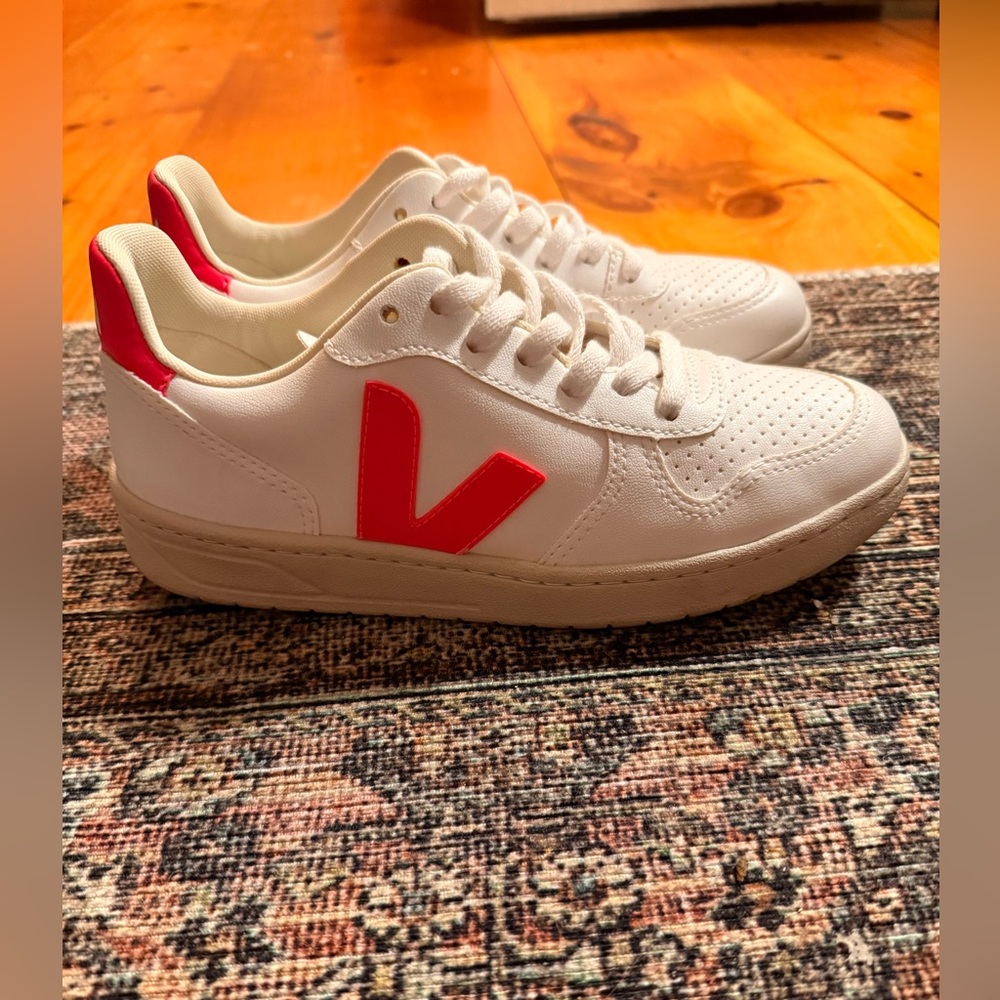 Veja Women's White and Pink Sneakers